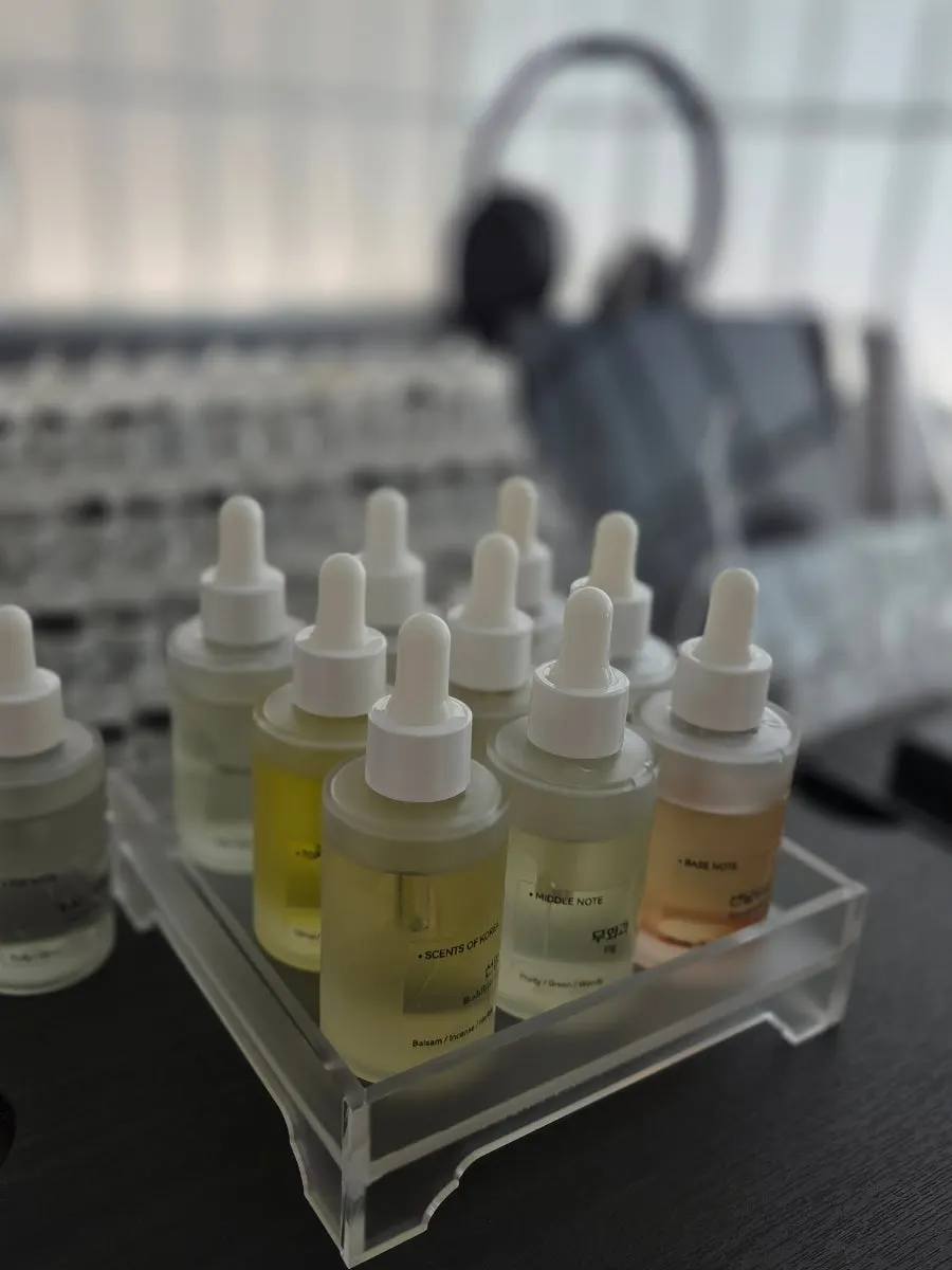 Seat arranged with at least 6 chosen fragrance oils