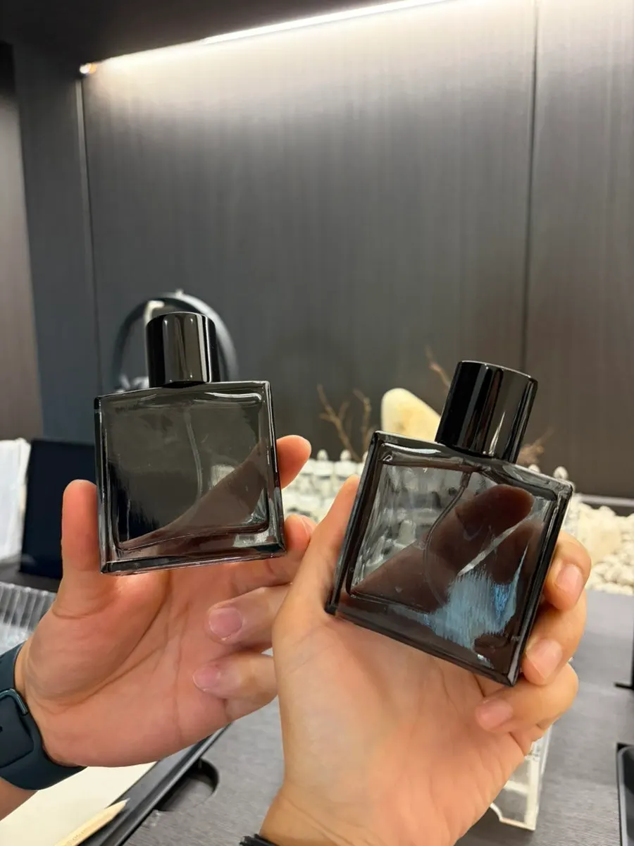 중량대로 향료를 계량하는 조향 과정