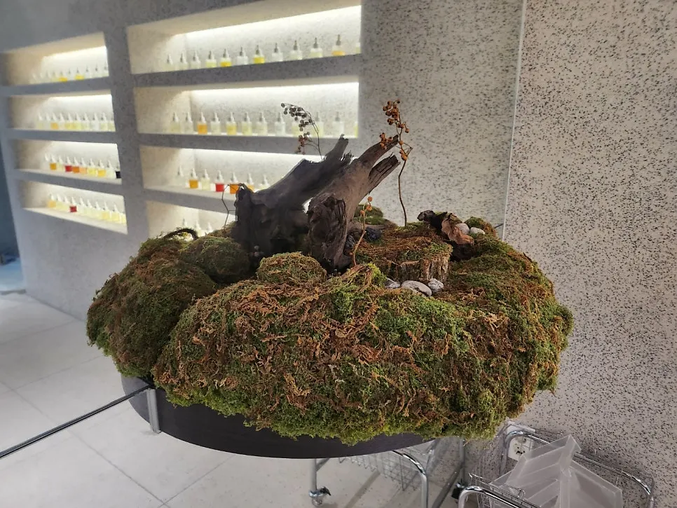 Café-like seating area in the perfume workshop