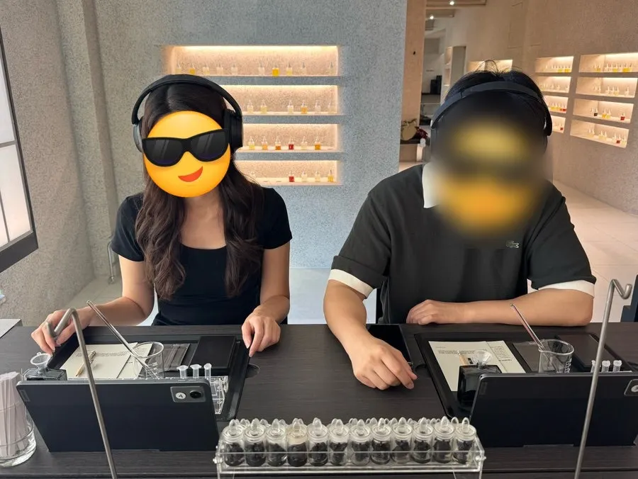 Watching the perfumery theory video lesson with headsets