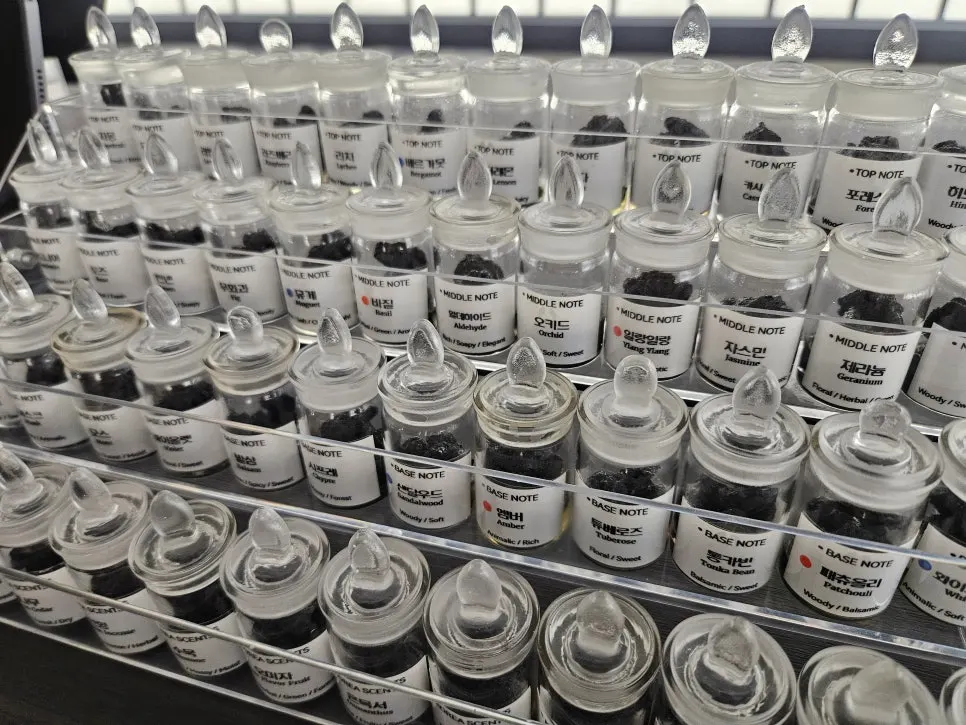 Shelf displaying top, middle, base notes, and Korean-inspired scents