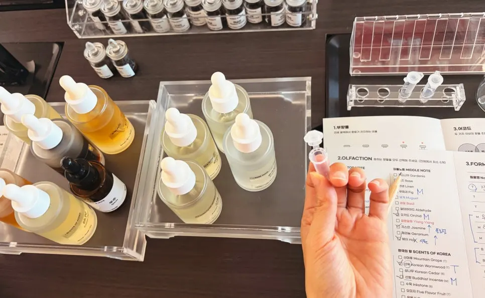 Mixing fragrance oils in a blending cup