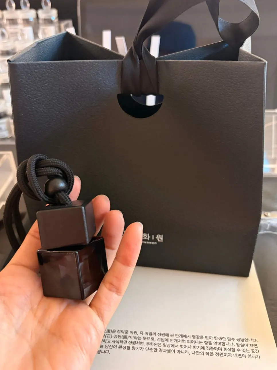 Korean-style packaging pouch and a small diffuser