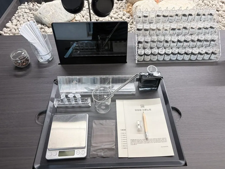 The seat and table for the scent-blending experience