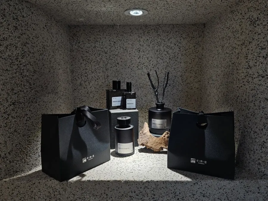 Finished 50ml perfume and black packaging