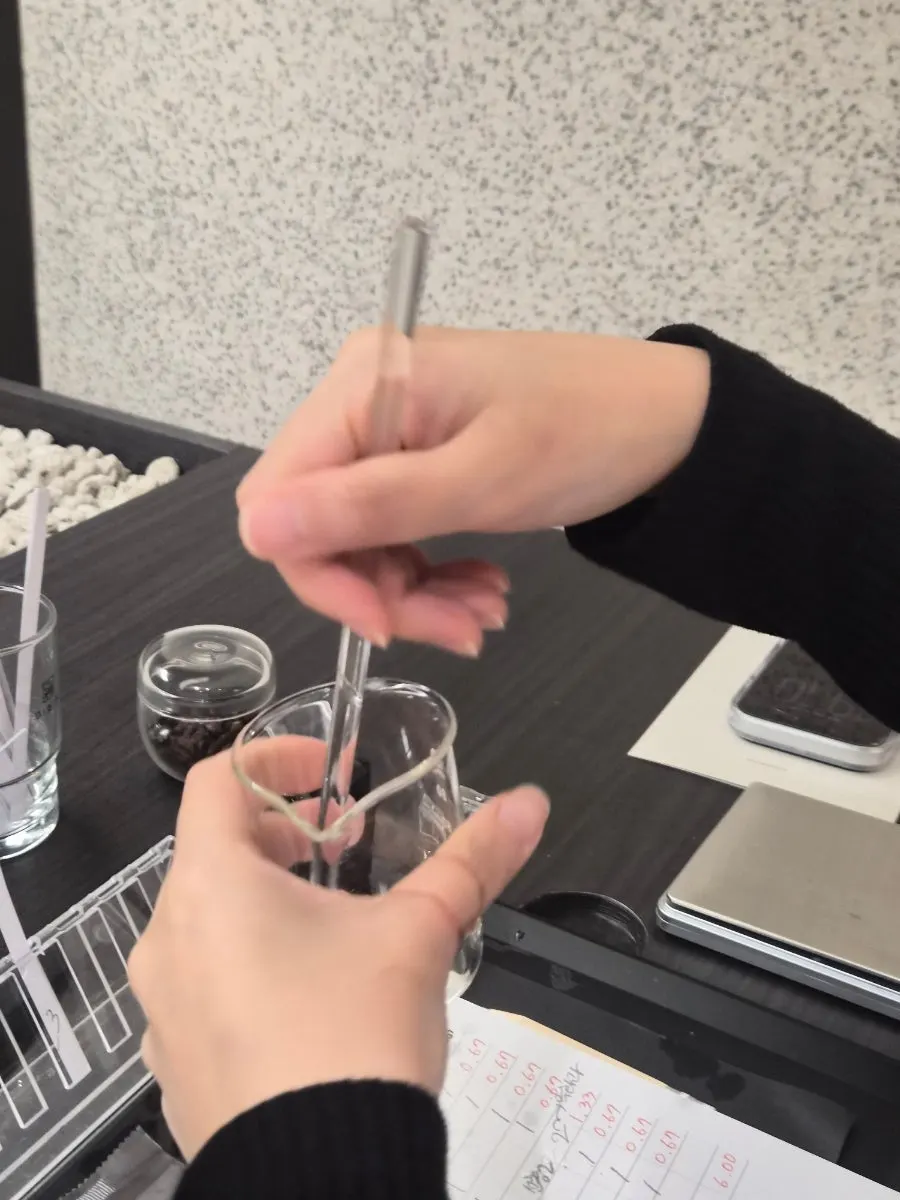 100번 이상 휘저어 섞는 향수