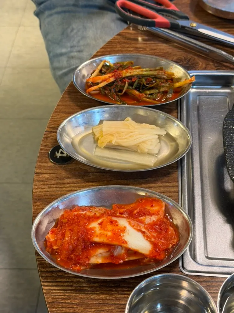 고기와 구워 먹는 김치 3종 밑반찬