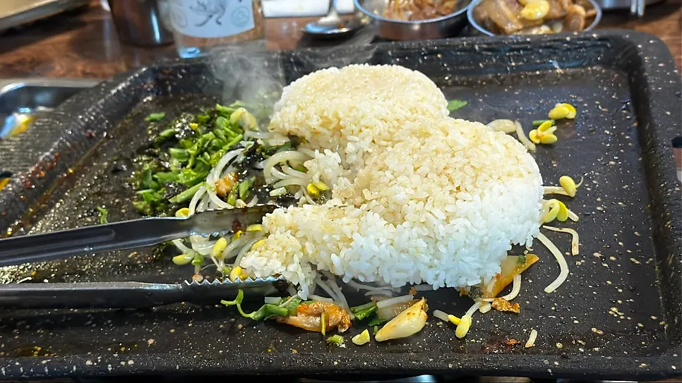 고기 먹은 뒤 주문한 볶음밥 재료