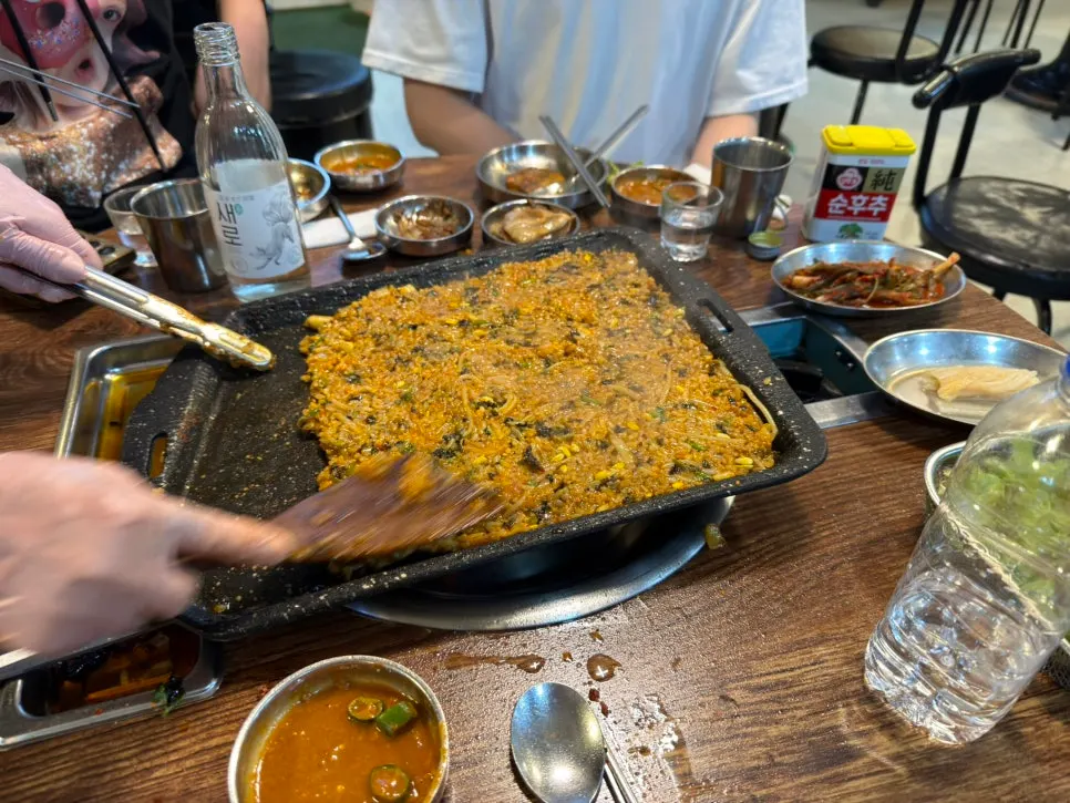 돌판에서 볶아주는 콩나물 고추장 볶음밥