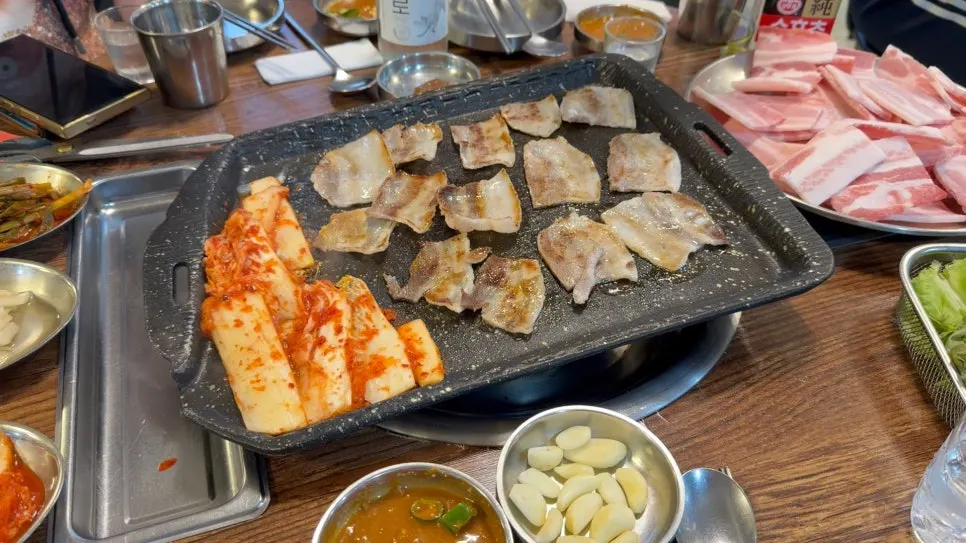 냉삼과 볶음밥으로 마무리한 테이블