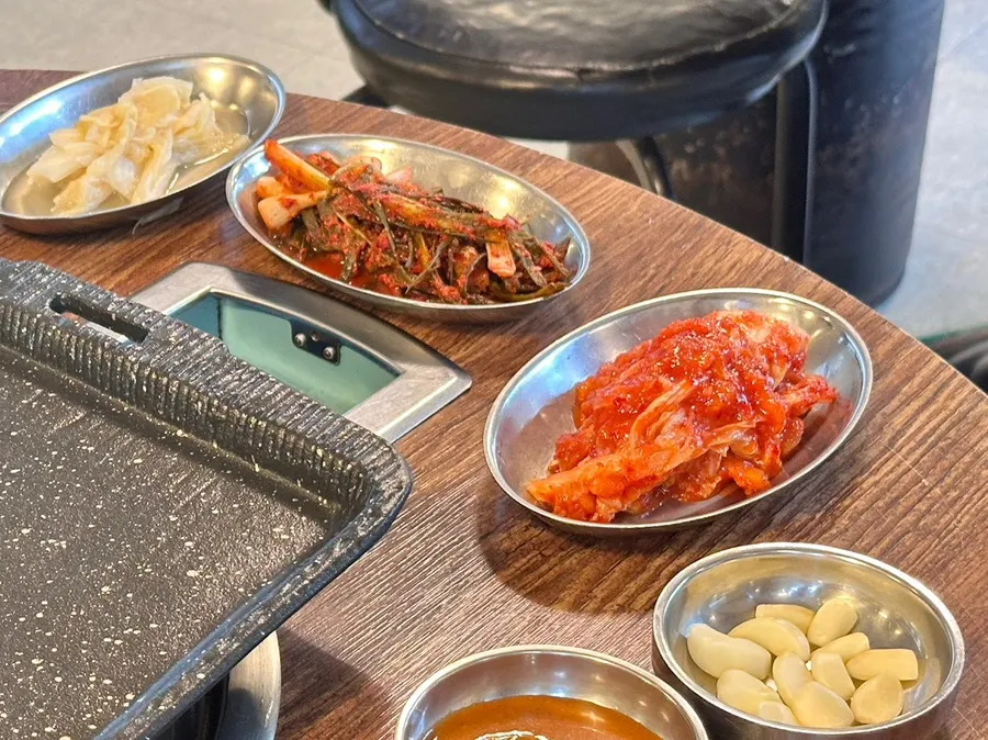 Scallion kimchi before eating it with the meat
