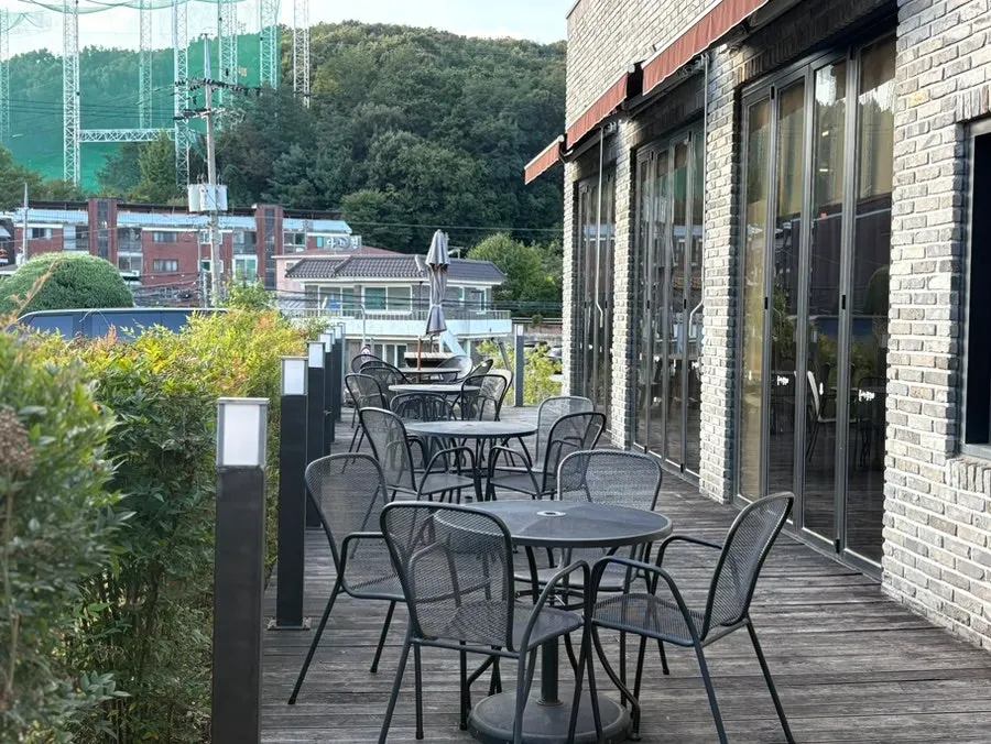 계산대 앞 커피머신 코너