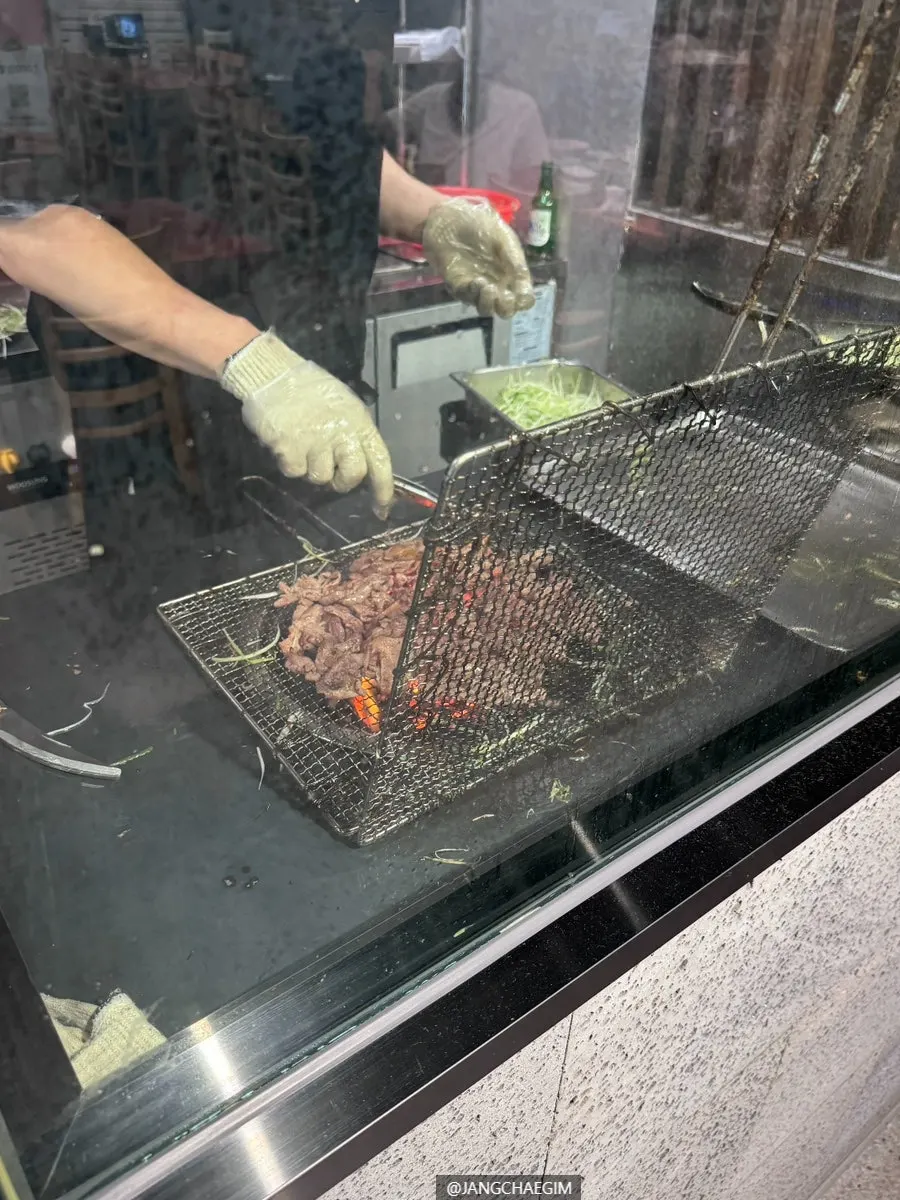 The charcoal pre-grilling station on one side of Bulhyangjip's hall
