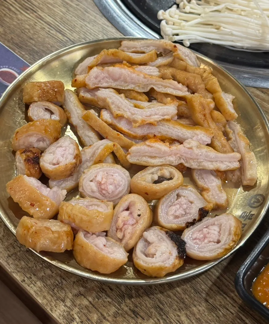 굽기 시작한 국내산 생삼겹