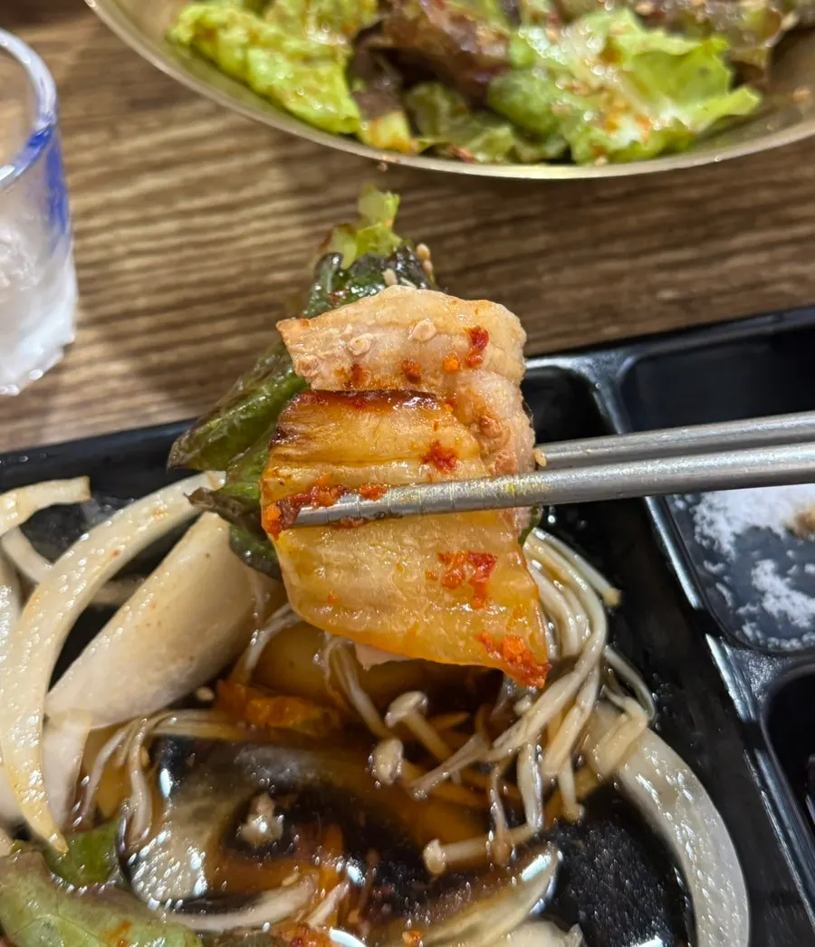 다 익은 삼겹살 한 점