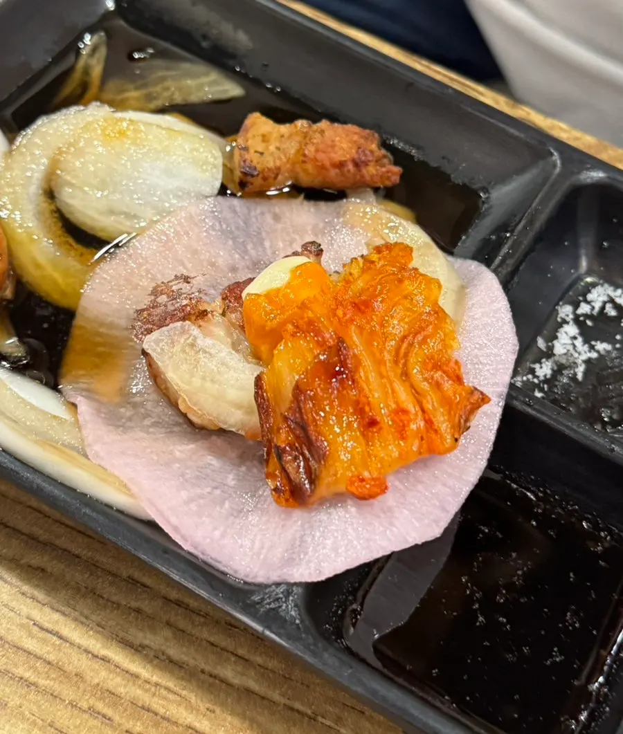 적당한 두께의 생삼겹살 구이