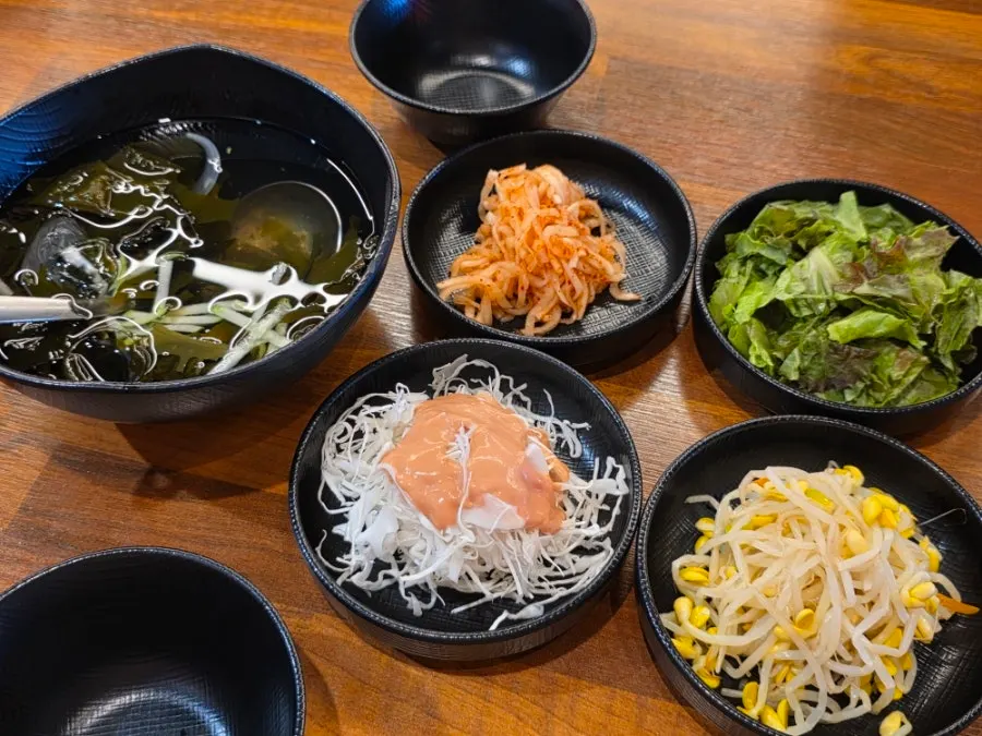 Basic side dishes served first after ordering the set