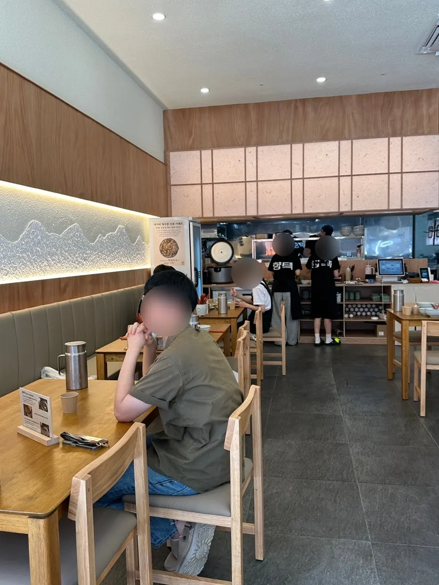 Hyangtaek dining hall with tables for four