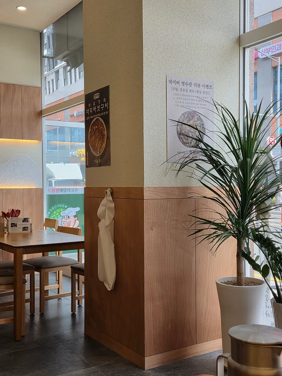Interior of Hyangtaek with the open kitchen visible near the entrance