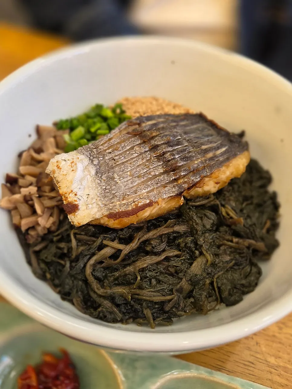 Hyangtaek's rice and mixed jeotgal wrapped in gopchang gim