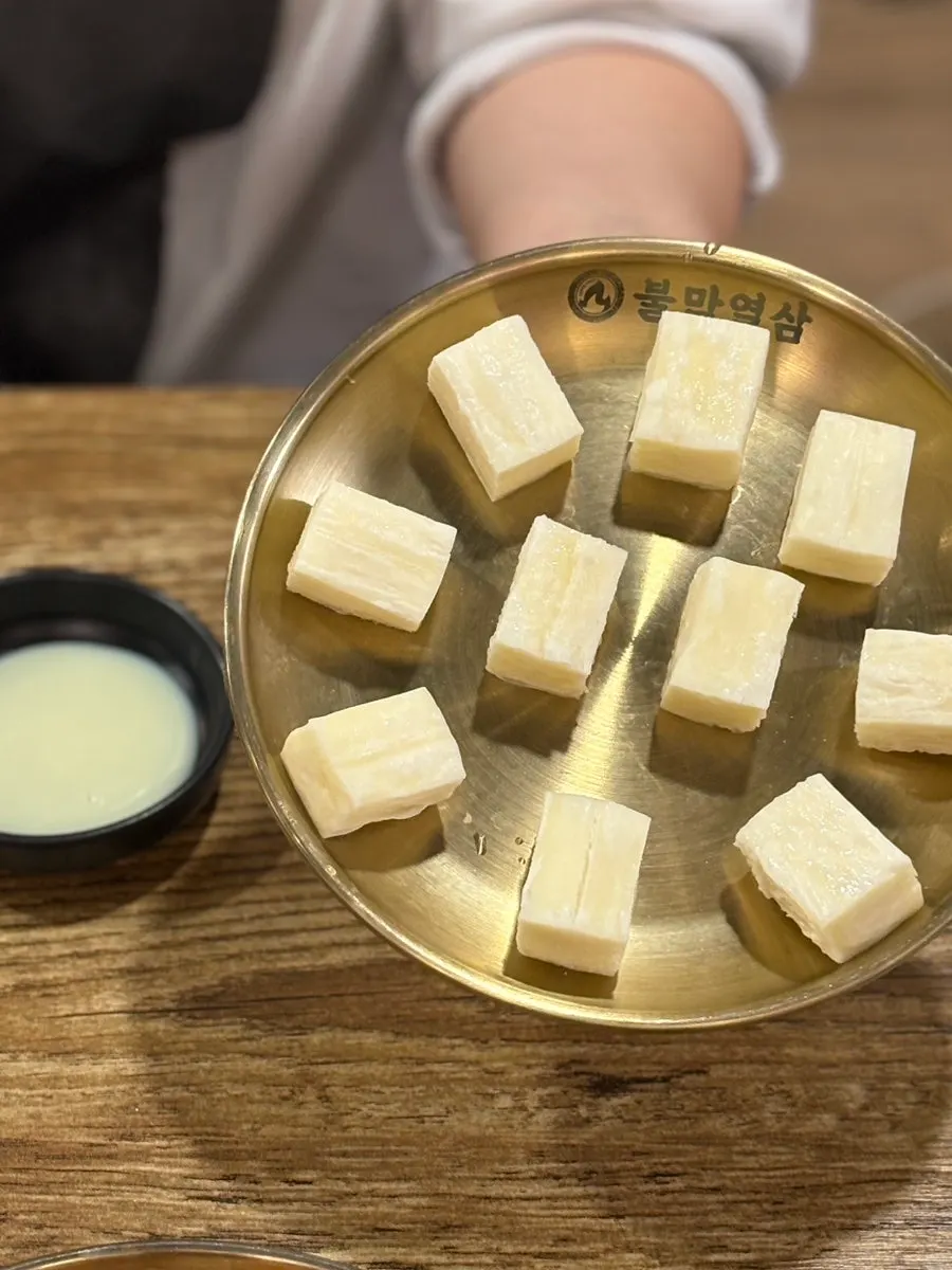 焼いて食べるチーズ10切れと練乳ソース