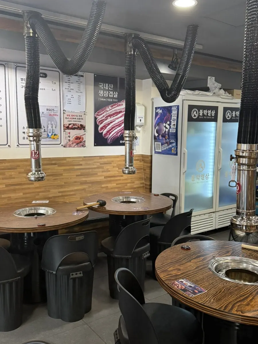 Interior of Bulmak Yeolsam Sajik with spaced-out tables