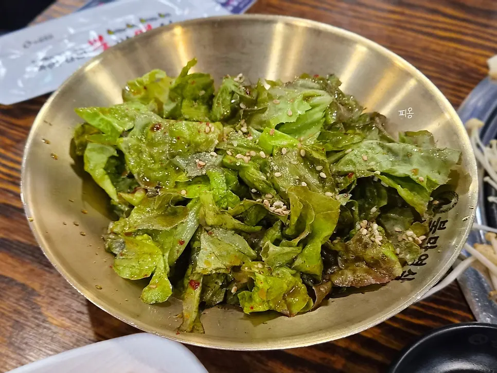 기본 밑반찬으로 나온 두부김치