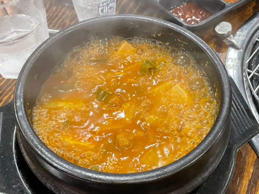 Fully cooked makchang with three dipping sauces