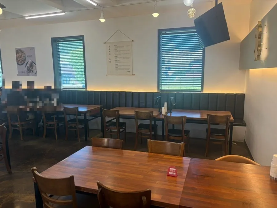 Interior of Bulnaneun Jjukkumi Yuryang branch with generous table spacing