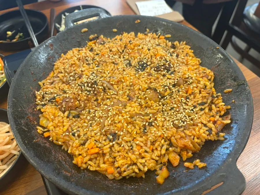 Fried rice stir-fried in leftover jjukkumi sauce