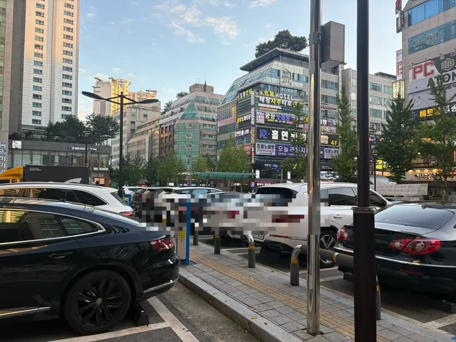 View of the public parking lot right in front of the restaurant