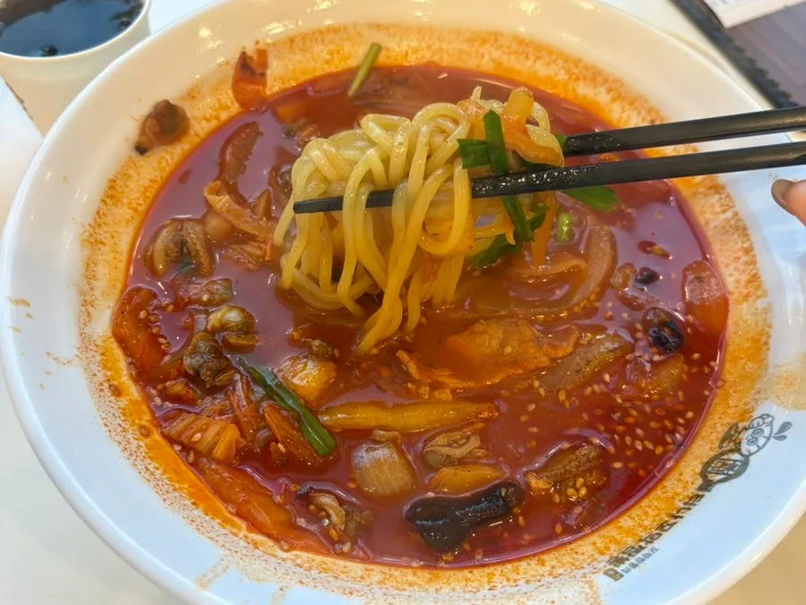Small amount of noodles in the jjamppong rice