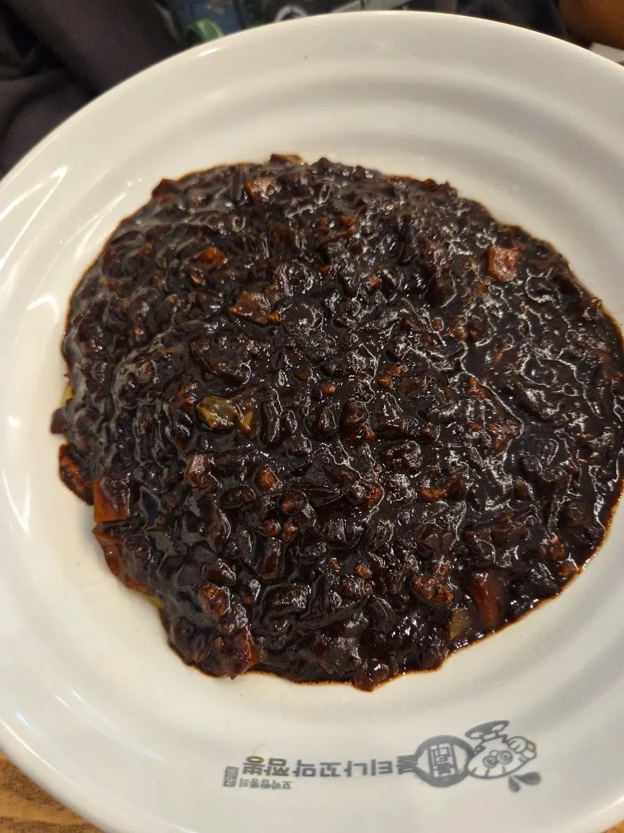 A separate bowl of kids' jjajang