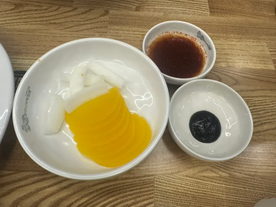 Level 2 cockle jjamppong, jjajangmyeon, and sweet-and-sour pork spread