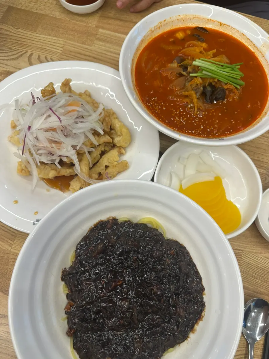 Basic side dishes of pickled radish and onion