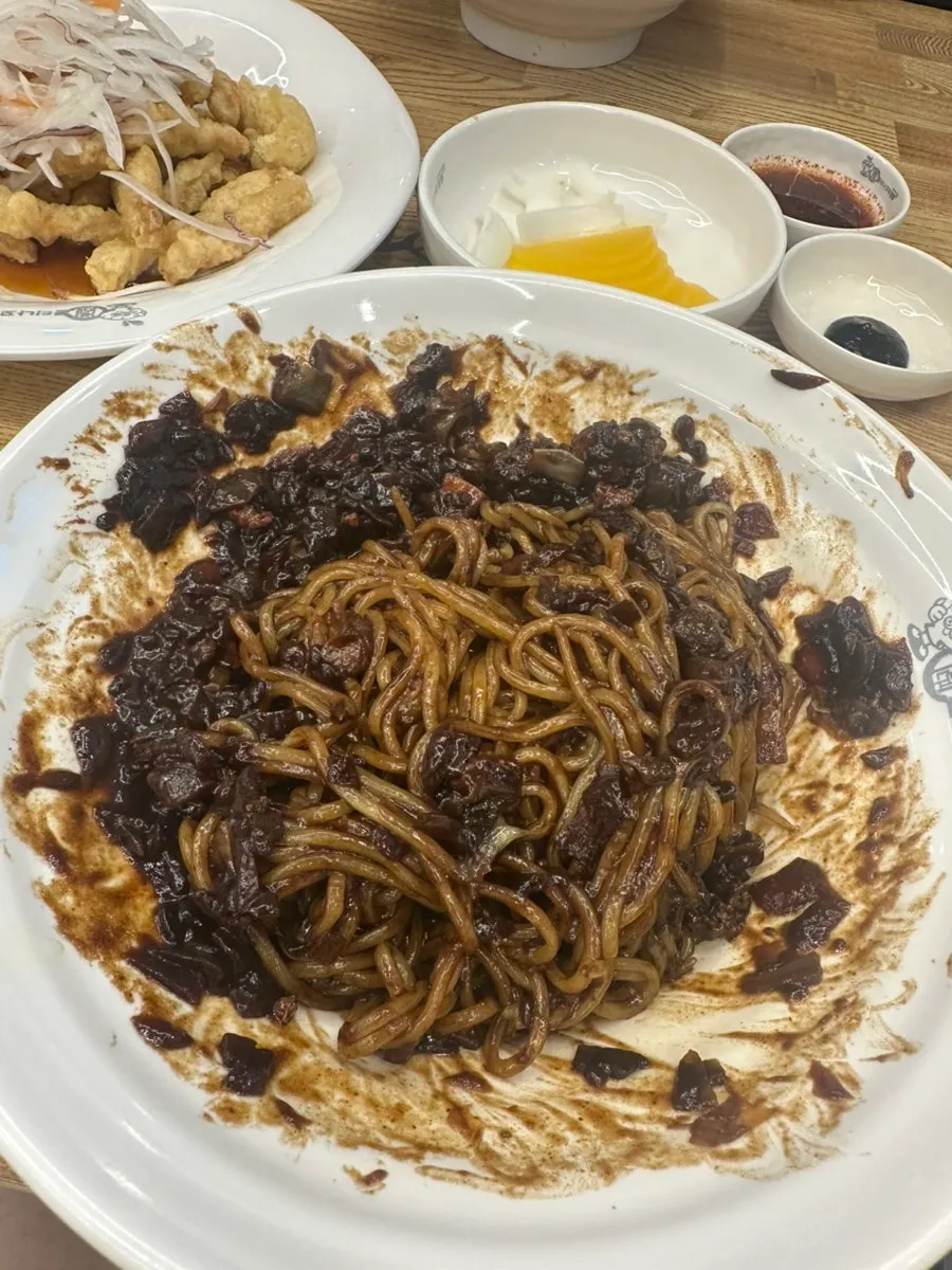 Bultina Kkomak Jjamppong's jjajangmyeon with thick sauce