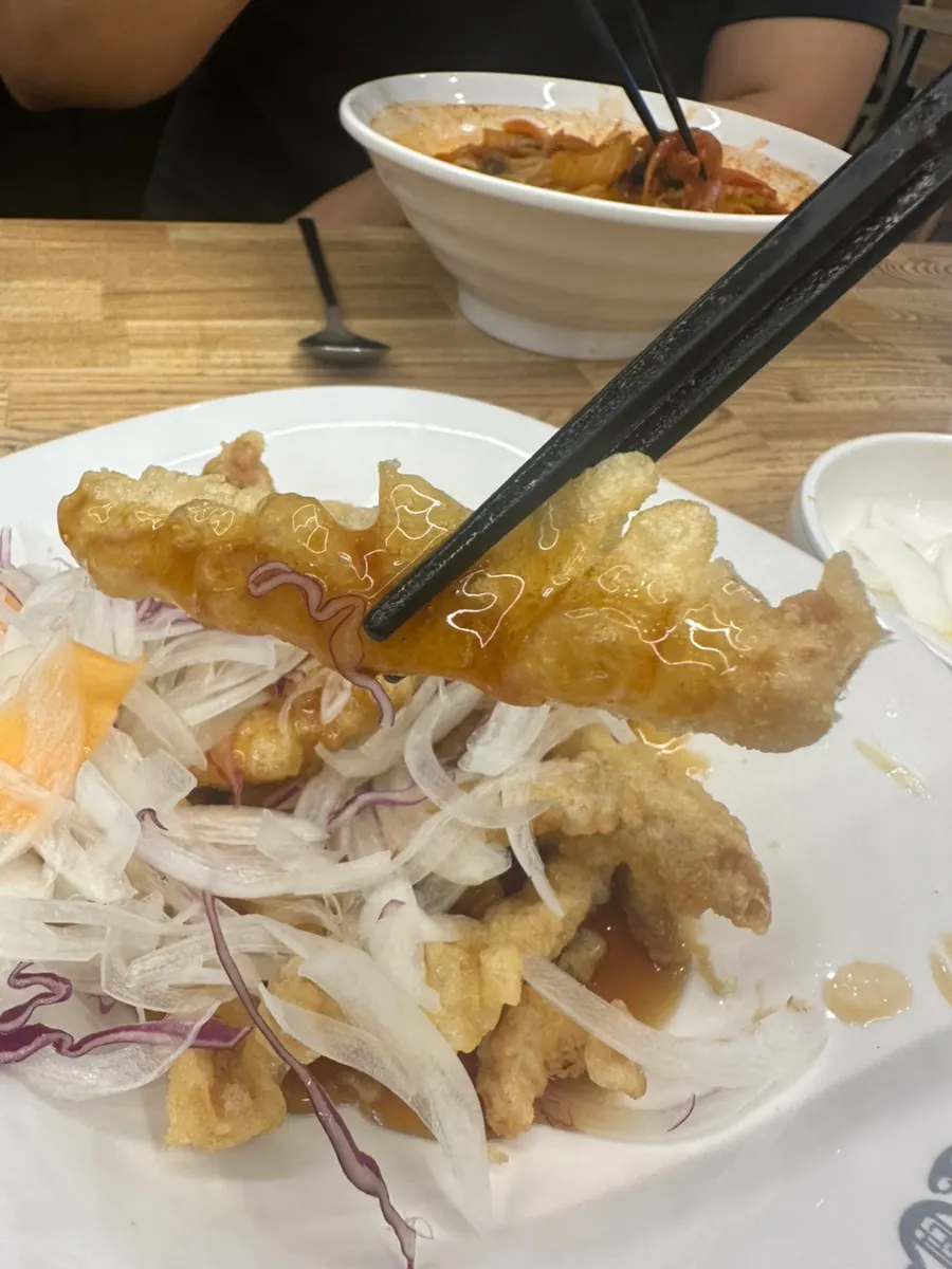 Freshly fried sweet-and-sour pork from Bultina Kkomak Jjamppong