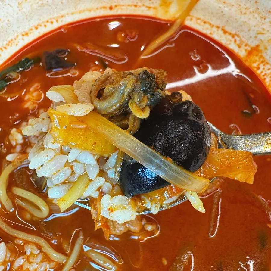 짬뽕 국물에 넣은 고슬고슬한 공깃밥