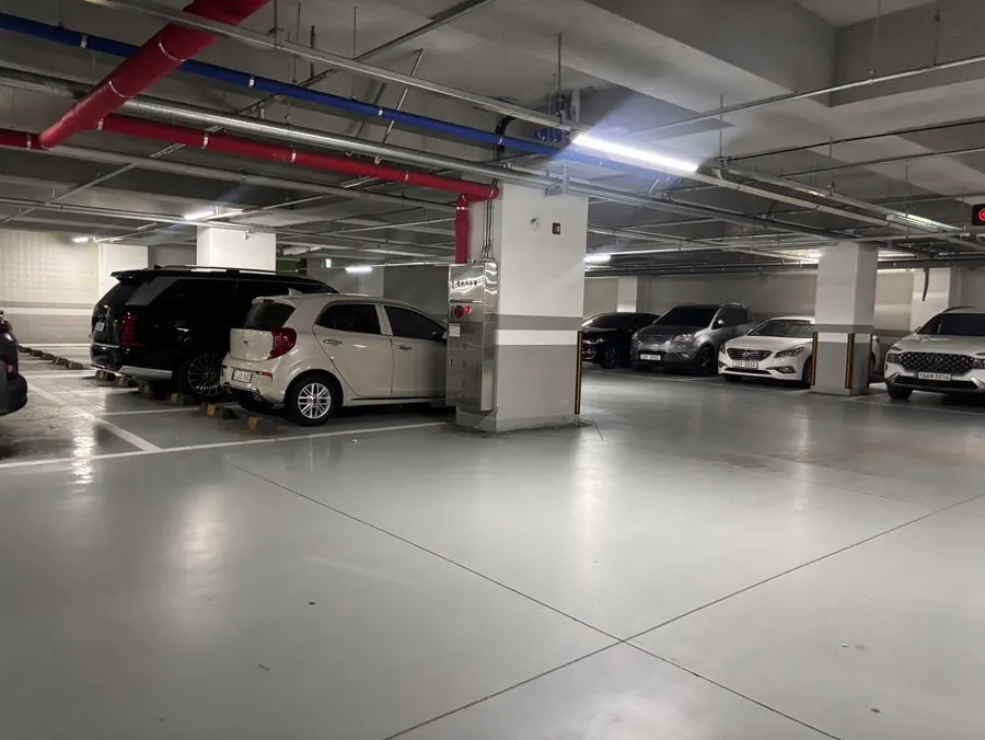 Building parking lot at Bultina Kkomak Jjamppong Sinbang Branch