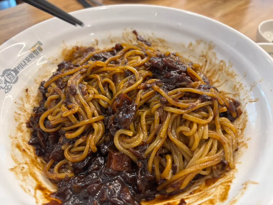 Jjajangmyeon mixed with sauce