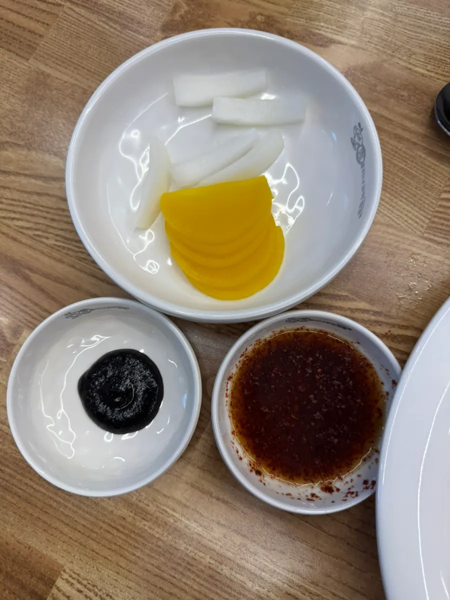 Table setting for the level 2 spicy order