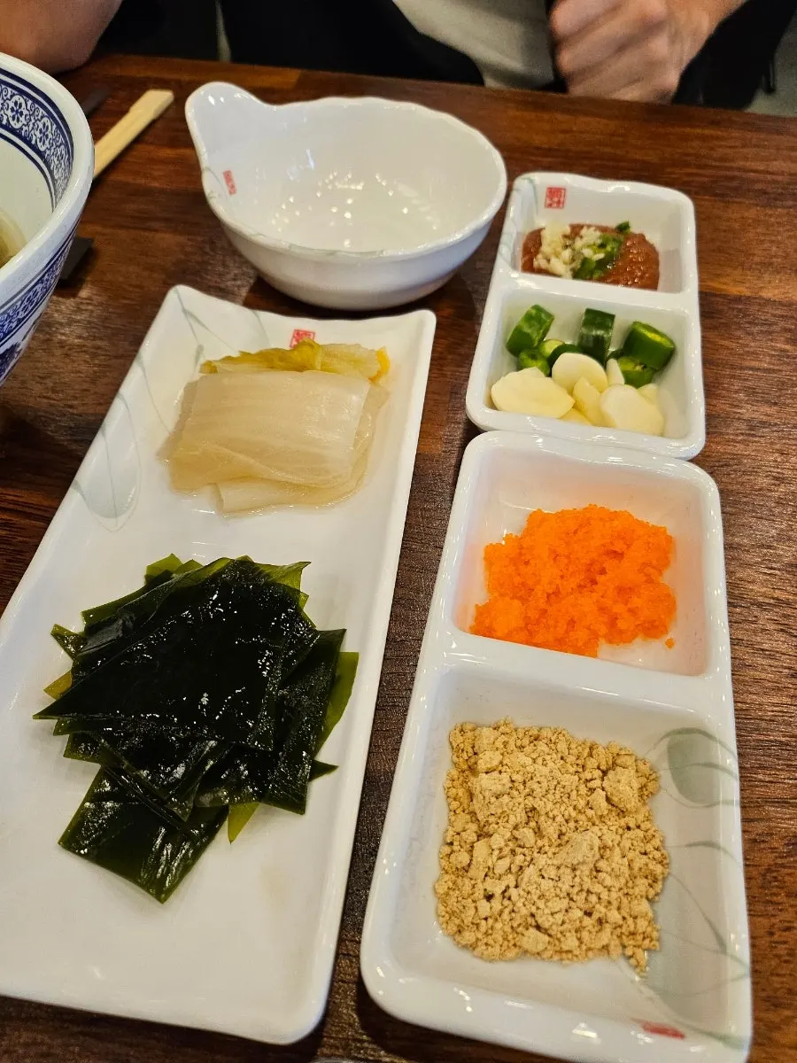 Special vinegar-pepper sauce served with the makhoe