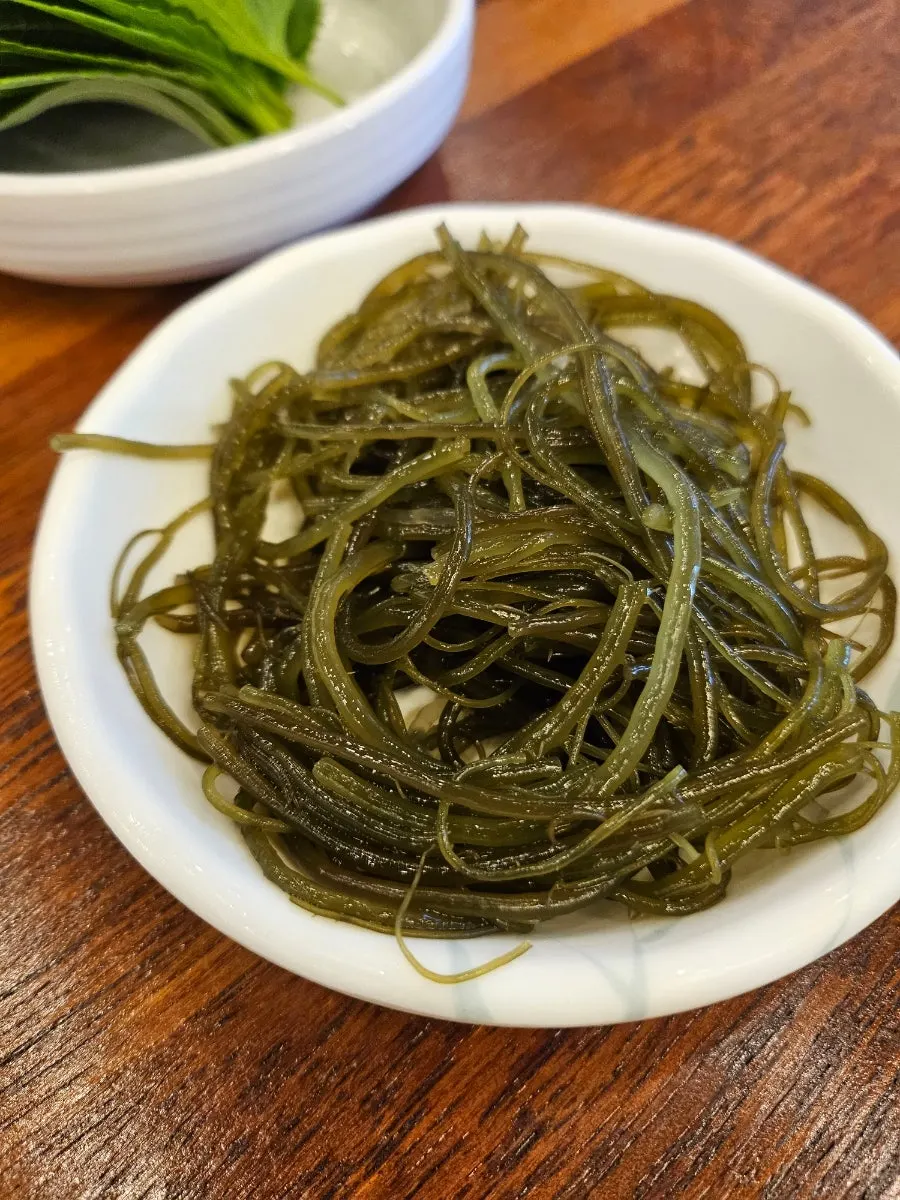Basic side dishes including seaweed soup and kelp wraps