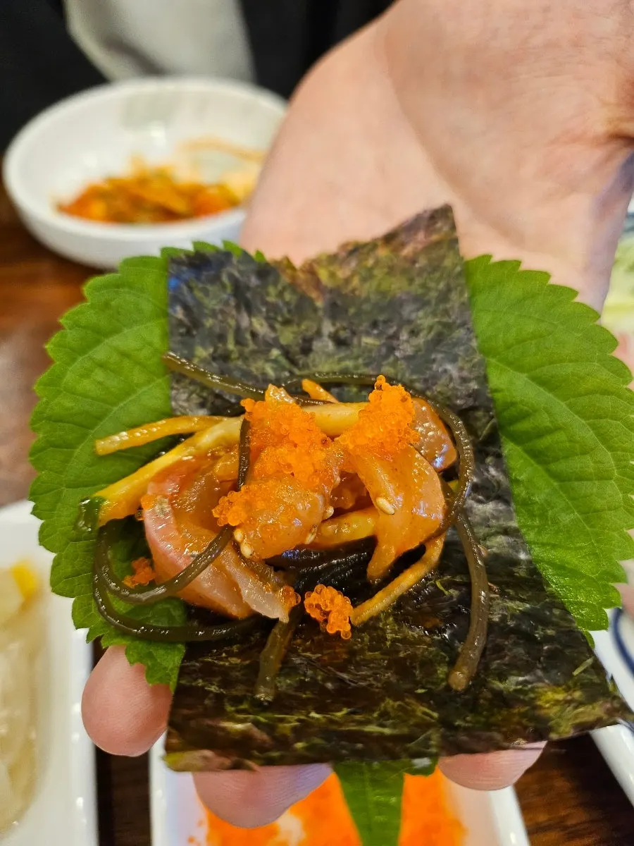 A makhoe wrap with a light drizzle of vinegar-pepper sauce on top
