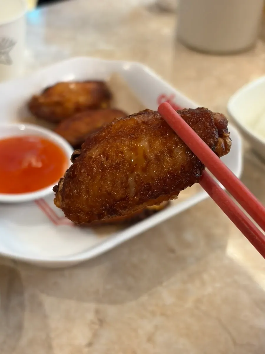 Freshly fried Kkamon chicken wings