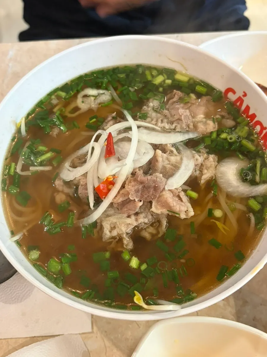 A bowl of the basic Kkamon pho