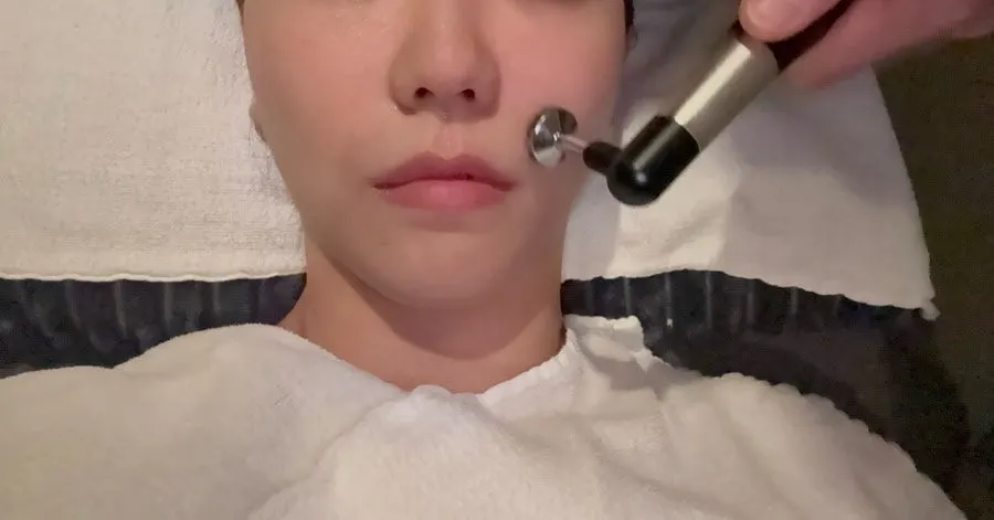 Gel-type soothing skin treatment