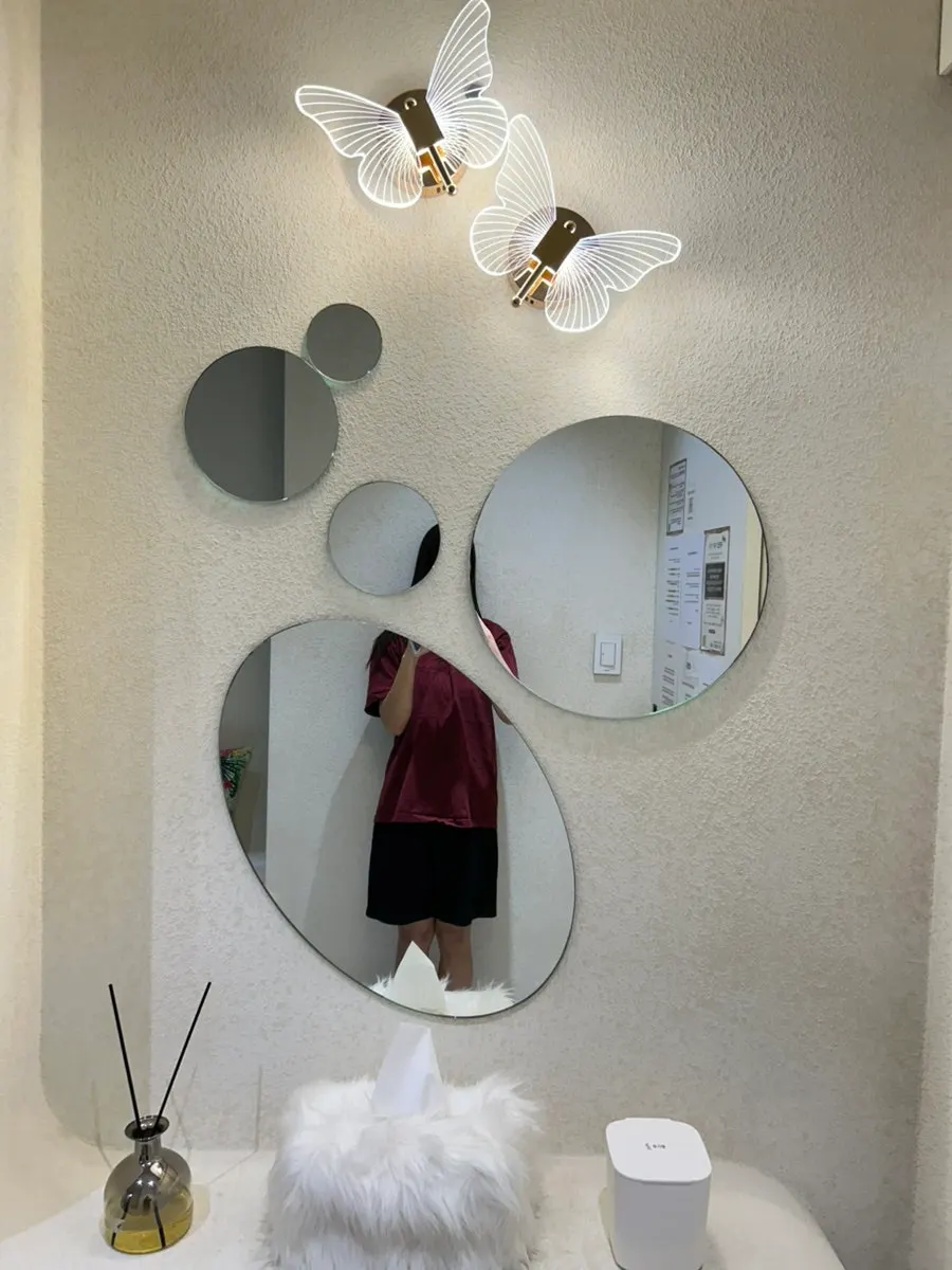 Mirror shot after changing into the treatment outfit
