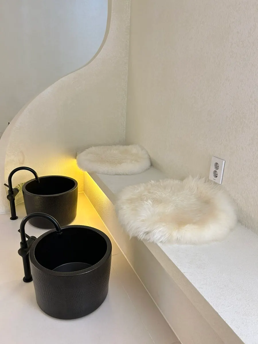 Foot bath area set up before the treatment