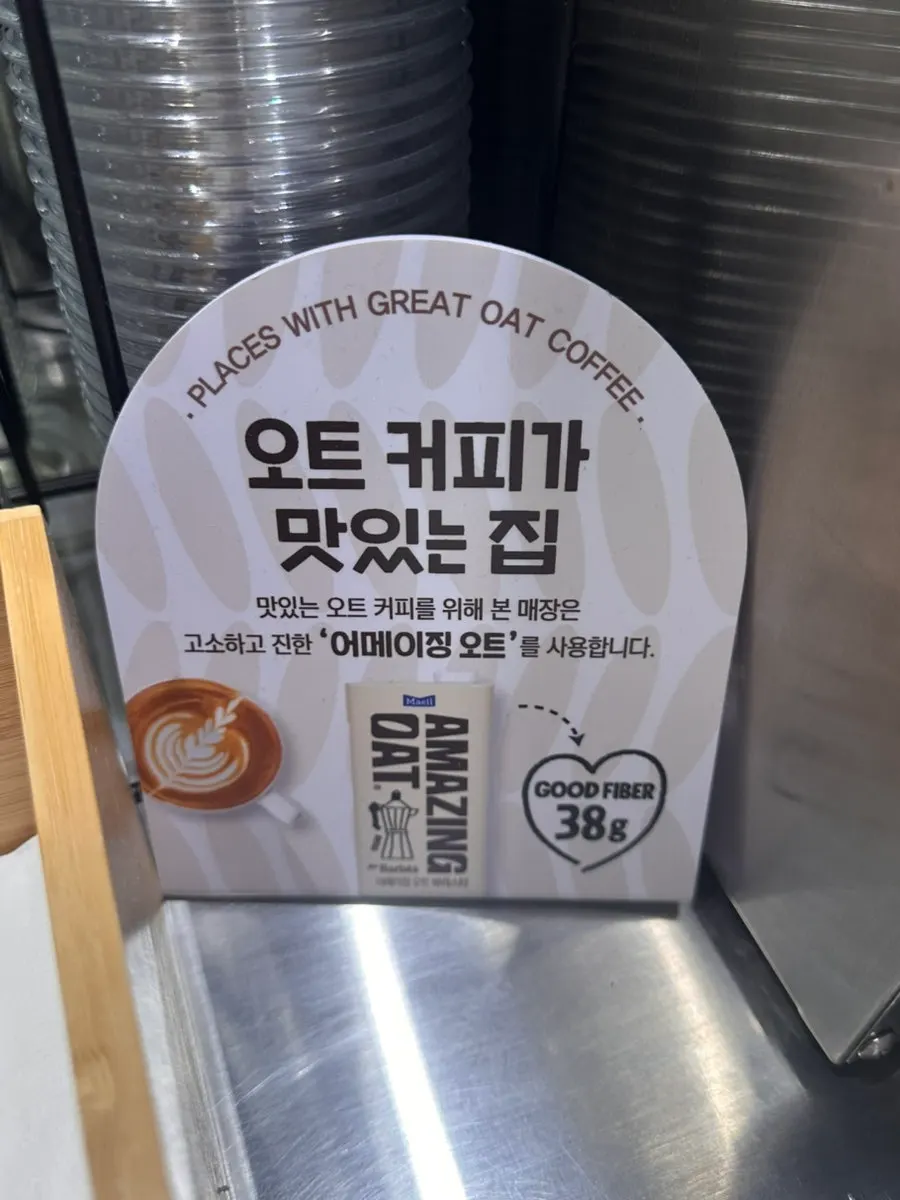 ヴンダーコーヒーバーの注文カウンター前の様子